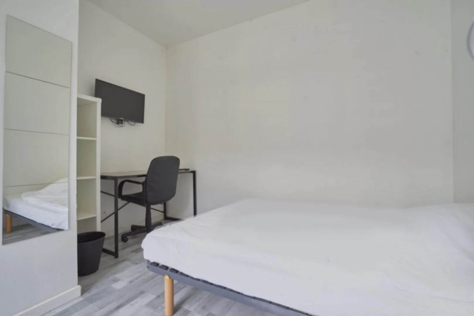 Chambre d'étudiant fonctionnelle parfaite pour étudier dans 