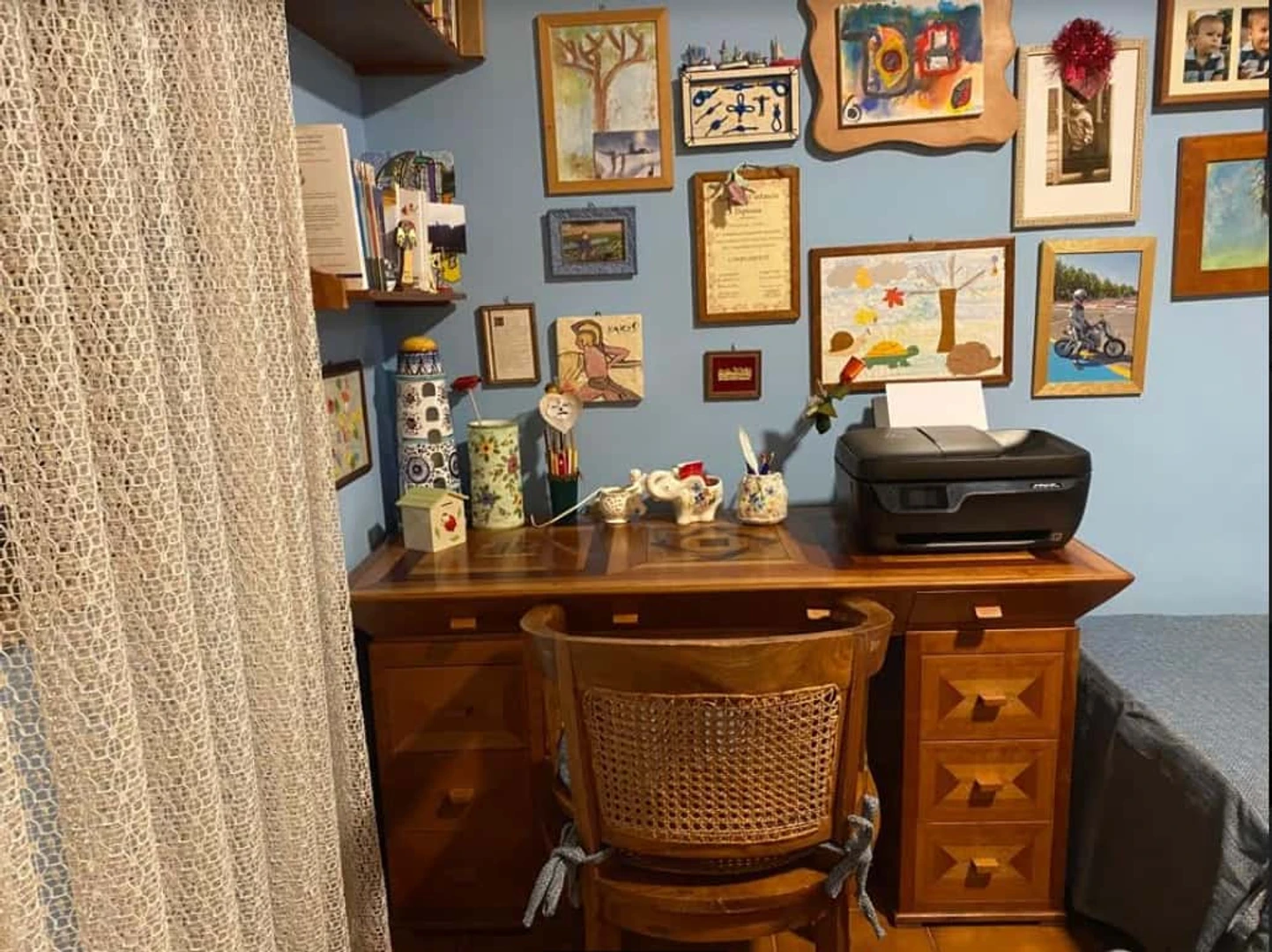 Chambre confortable pour étudiants disponible dans