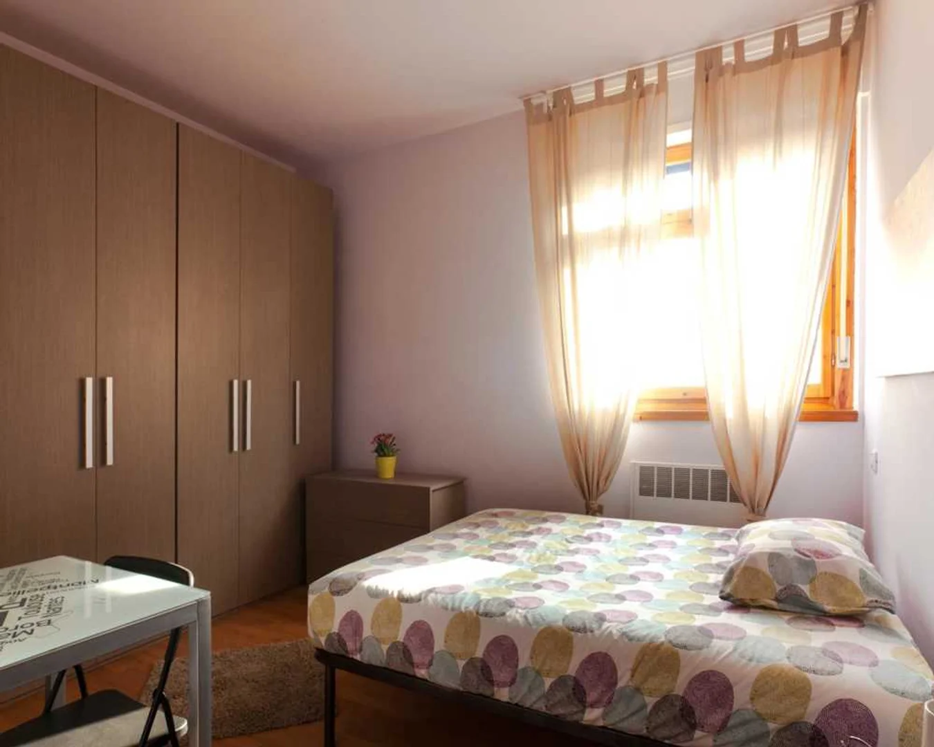 Comfortable and spacious student room in 