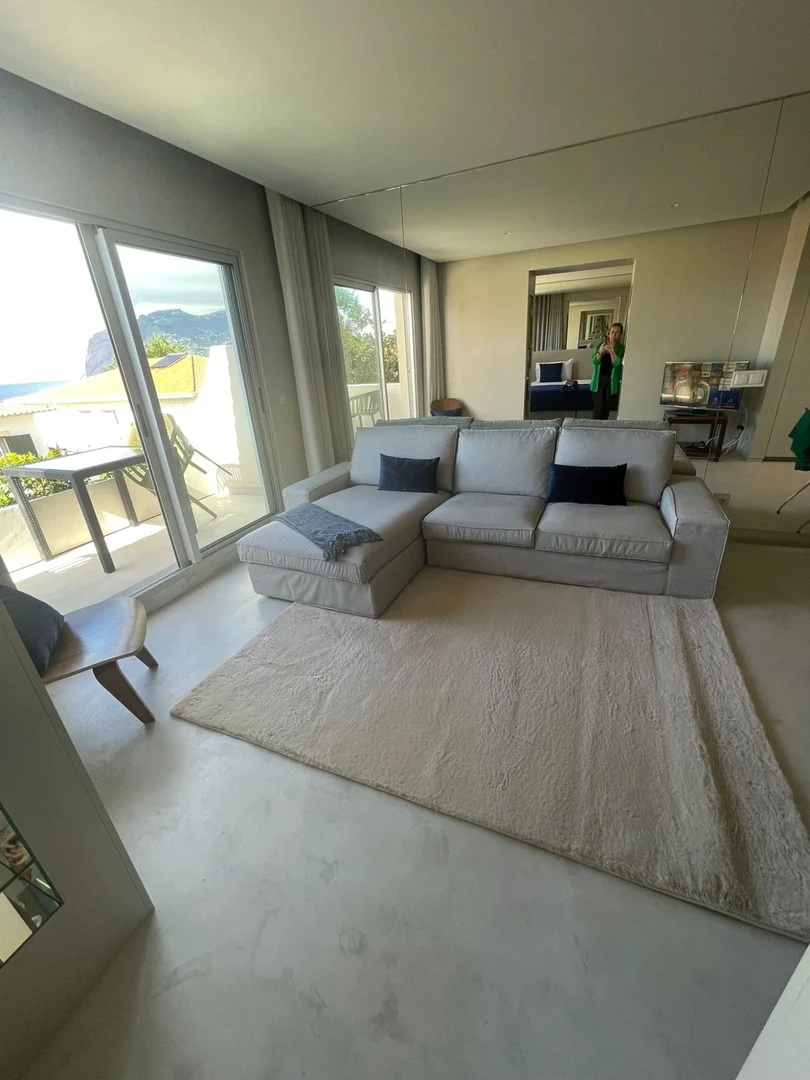 Apartamento totalmente mobilado em Madeira