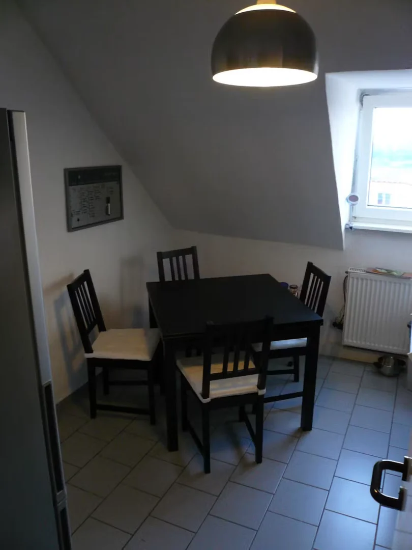 Quarto de estudante económico perto do campus em