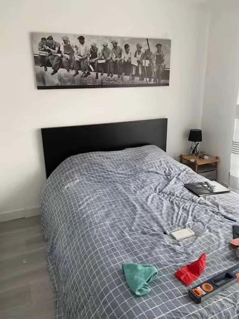 Habitación acogedora para estudiantes disponible en 