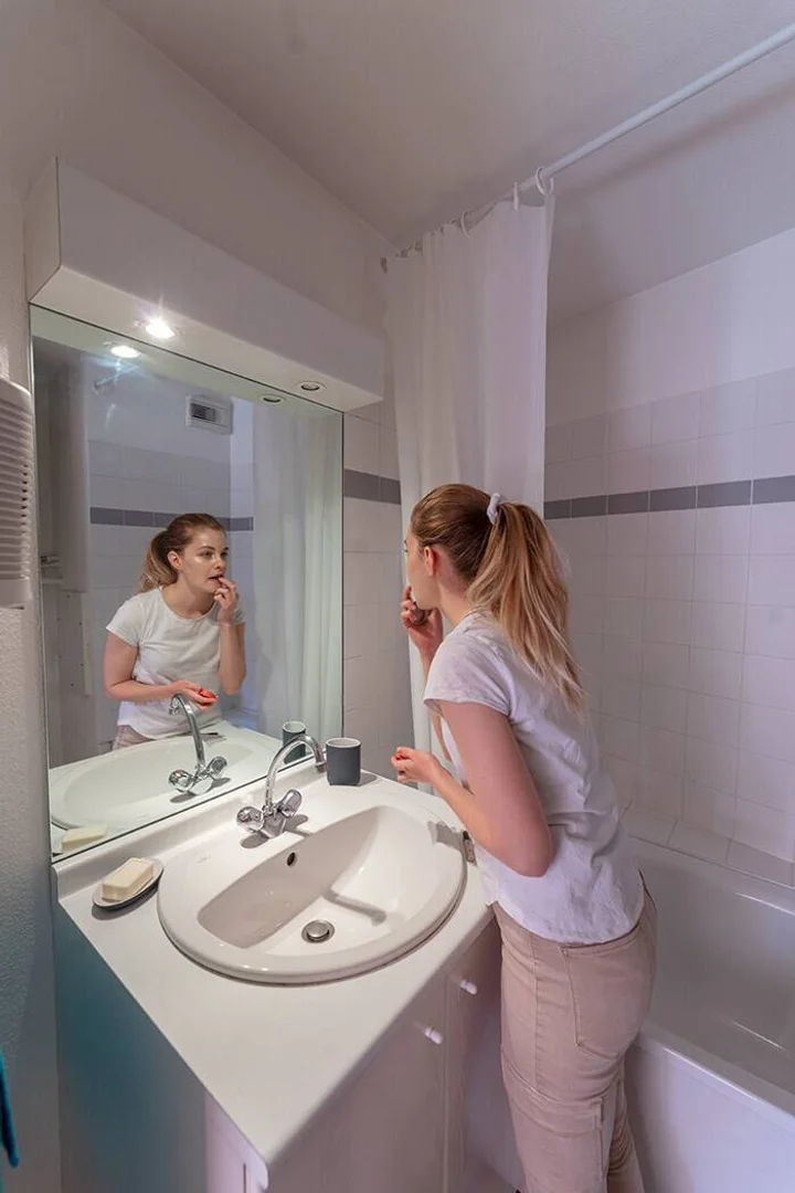Affordable room for students with ample lighting in 
