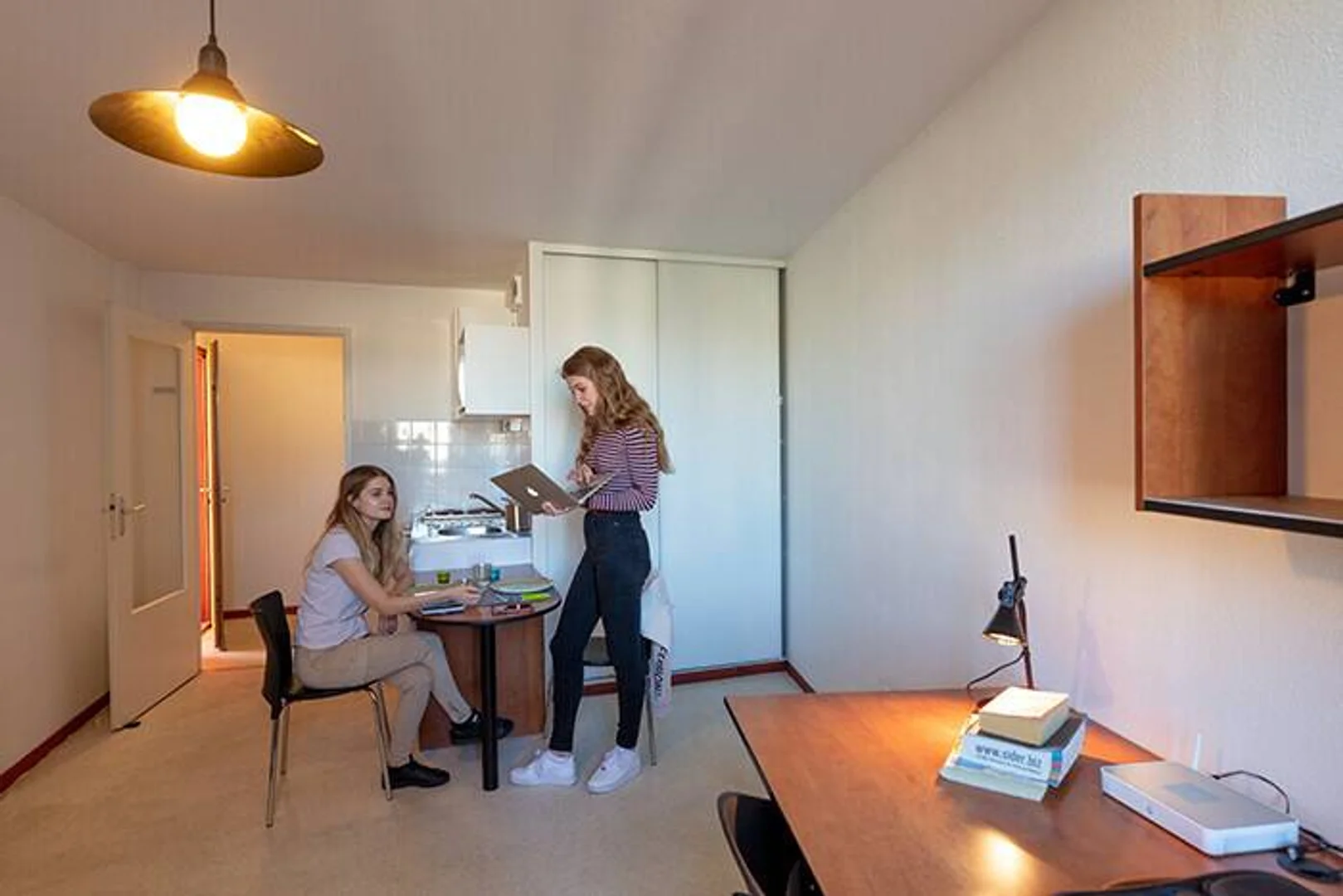 Room for rent in student apartment in , fully furnished
