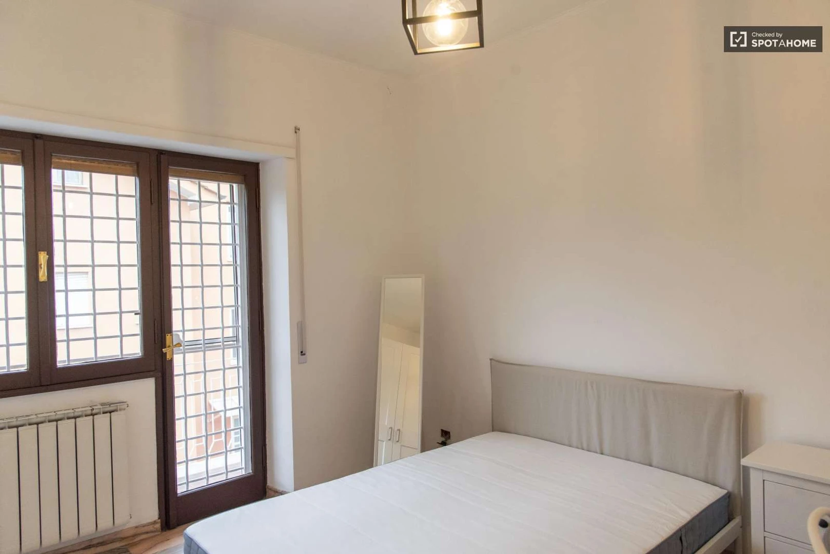Helles Privatzimmer in Rom