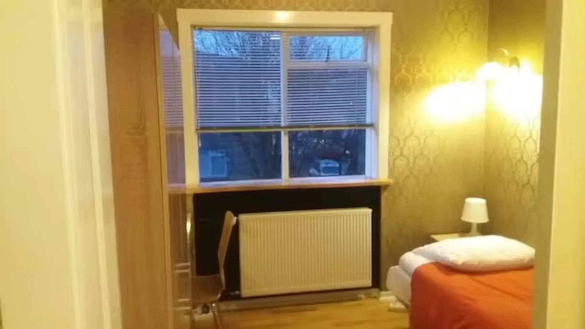 Zimmer in Studentenwohnung in  zu vermieten, voll möbliert