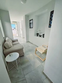 Habitación privada muy luminosa en Sevilla