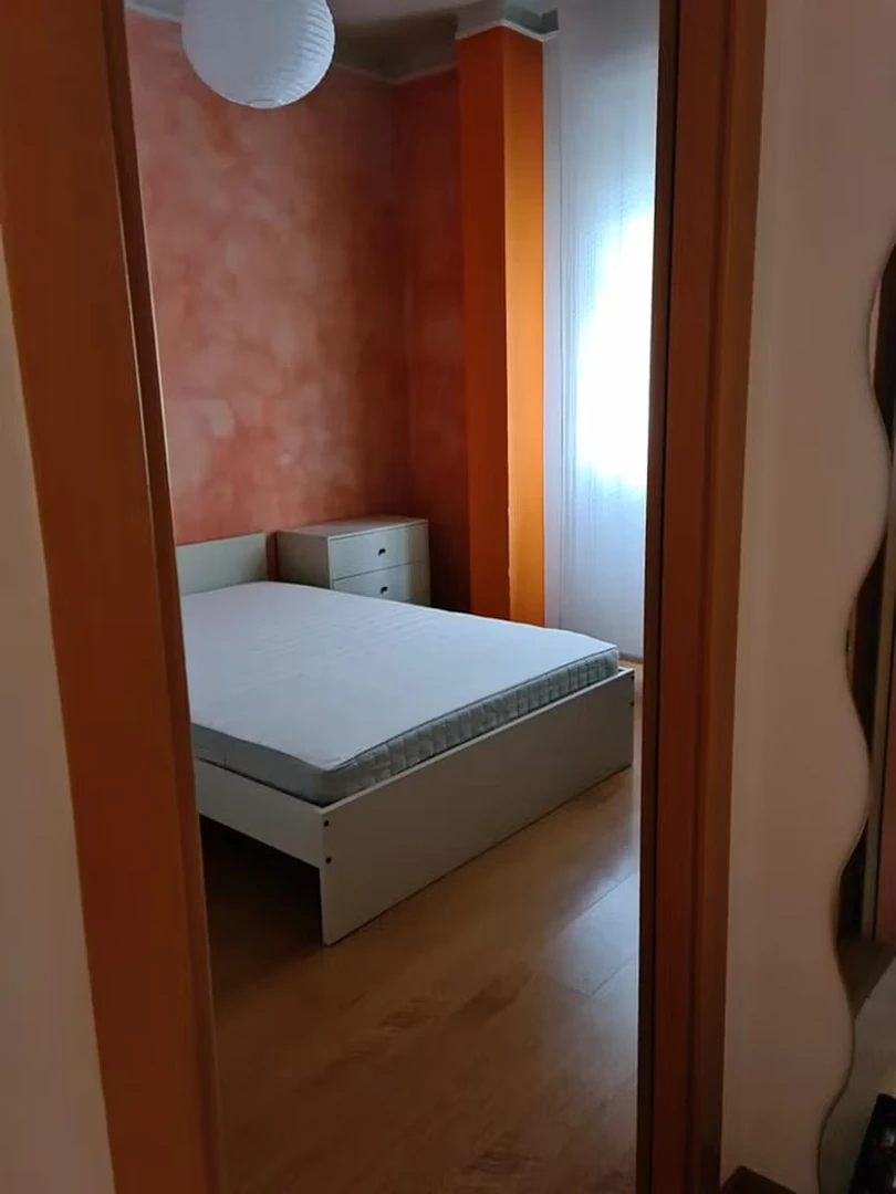 Room for rent with double bed Vicenza