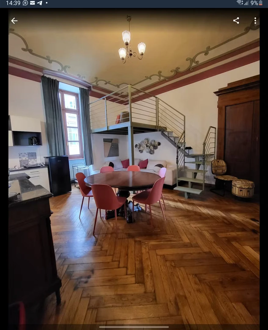 Torino de ucuz özel oda