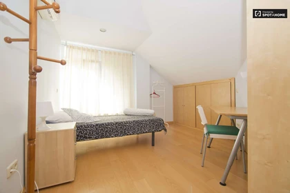 Room for rent with double bed Villaviciosa-de-odon