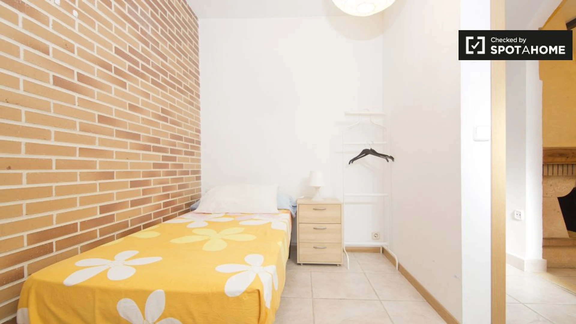 Economical student room with convenient location in 