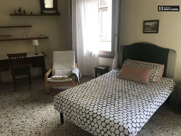 Room for rent with double bed Firenze