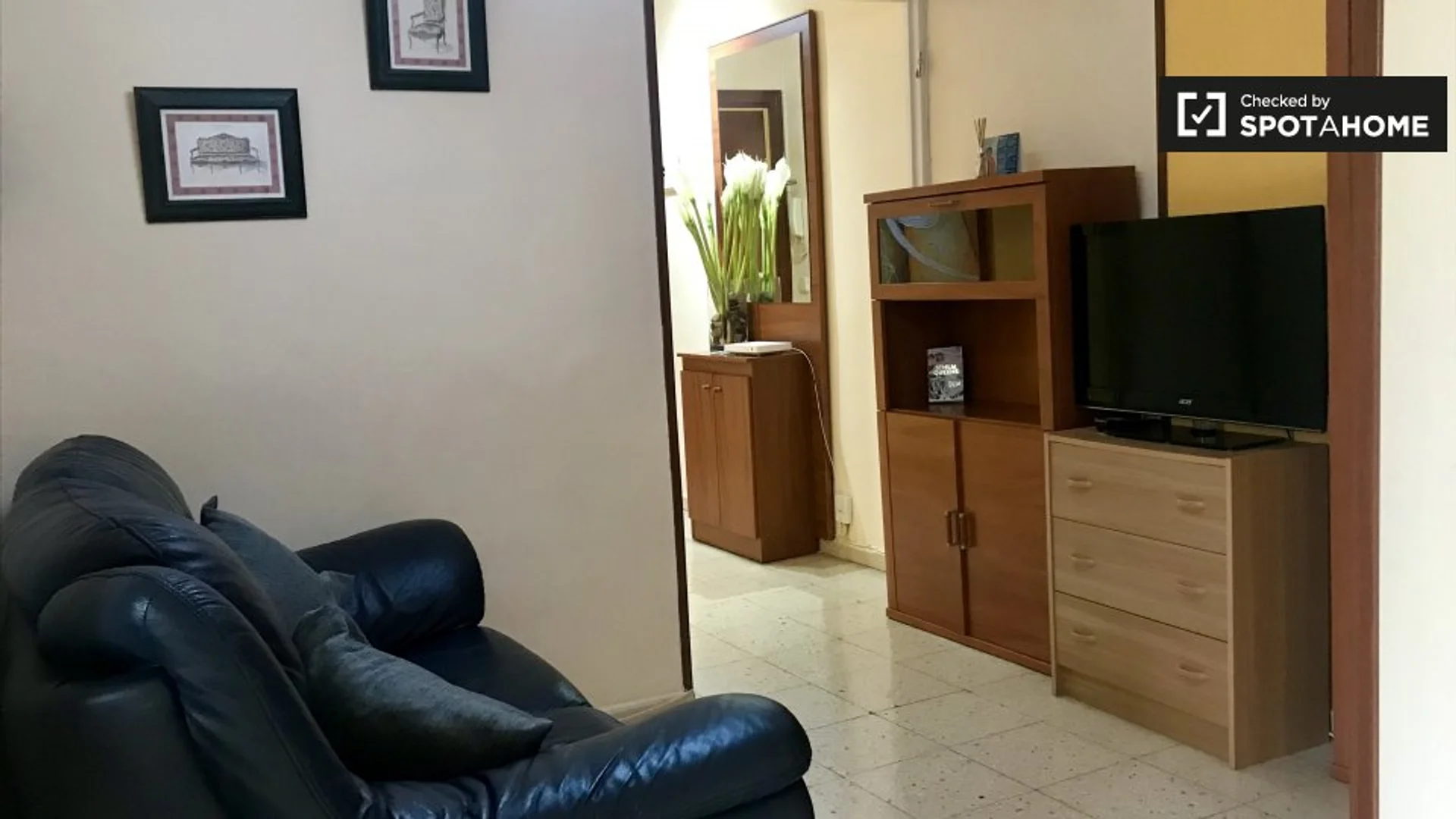 Öğrenciler için rahat oda  bölgesinde mevcut