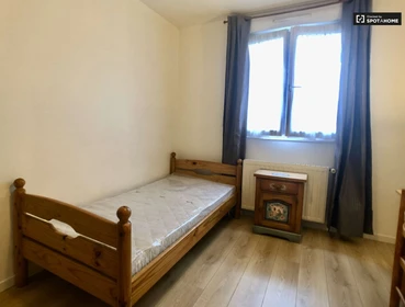 Room for rent with double bed Noisy-le-grand