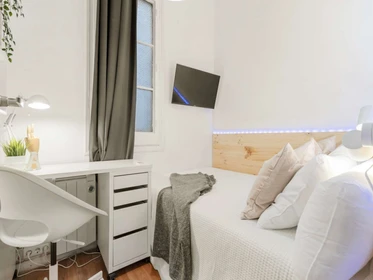 Chambre individuelle lumineuse à Barcelona