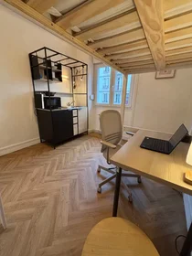 Entire apartment at Boulevard Albert 1er, Boudonville/Scarpone/Libération, image 1 of 6