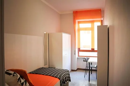 Chambre privée à Via Tigellio, Stampace, image 1 de 10