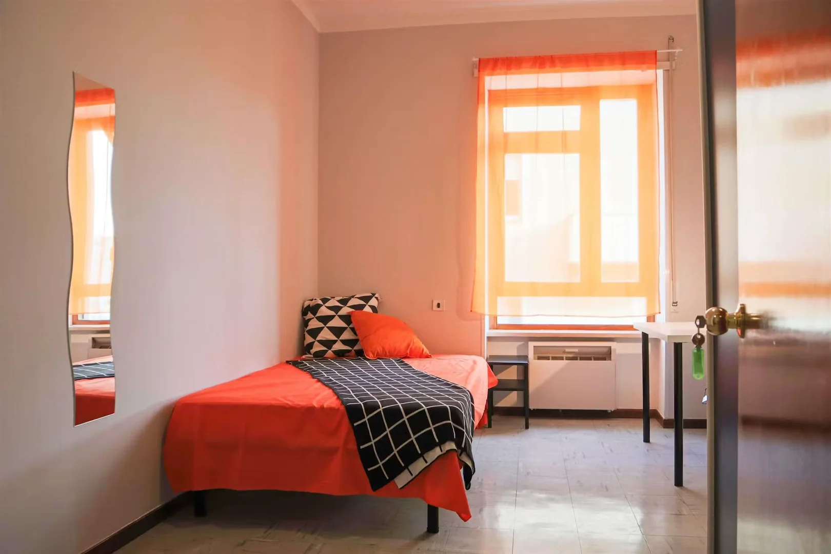 Chambre d'étudiant économique avec emplacement pratique dans