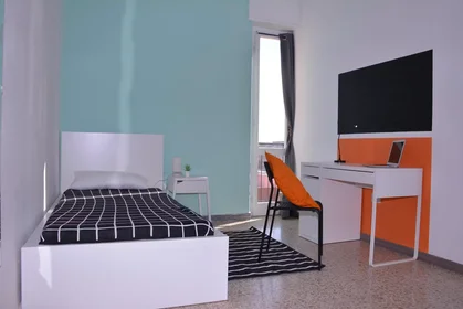 Stanza privata in Via Ingurtosu, Is Mirrionis, immagine 1 di 9