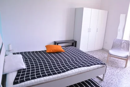 Quarto privado em Via dei Giudicati, Fonsarda, imagem 1 de 10