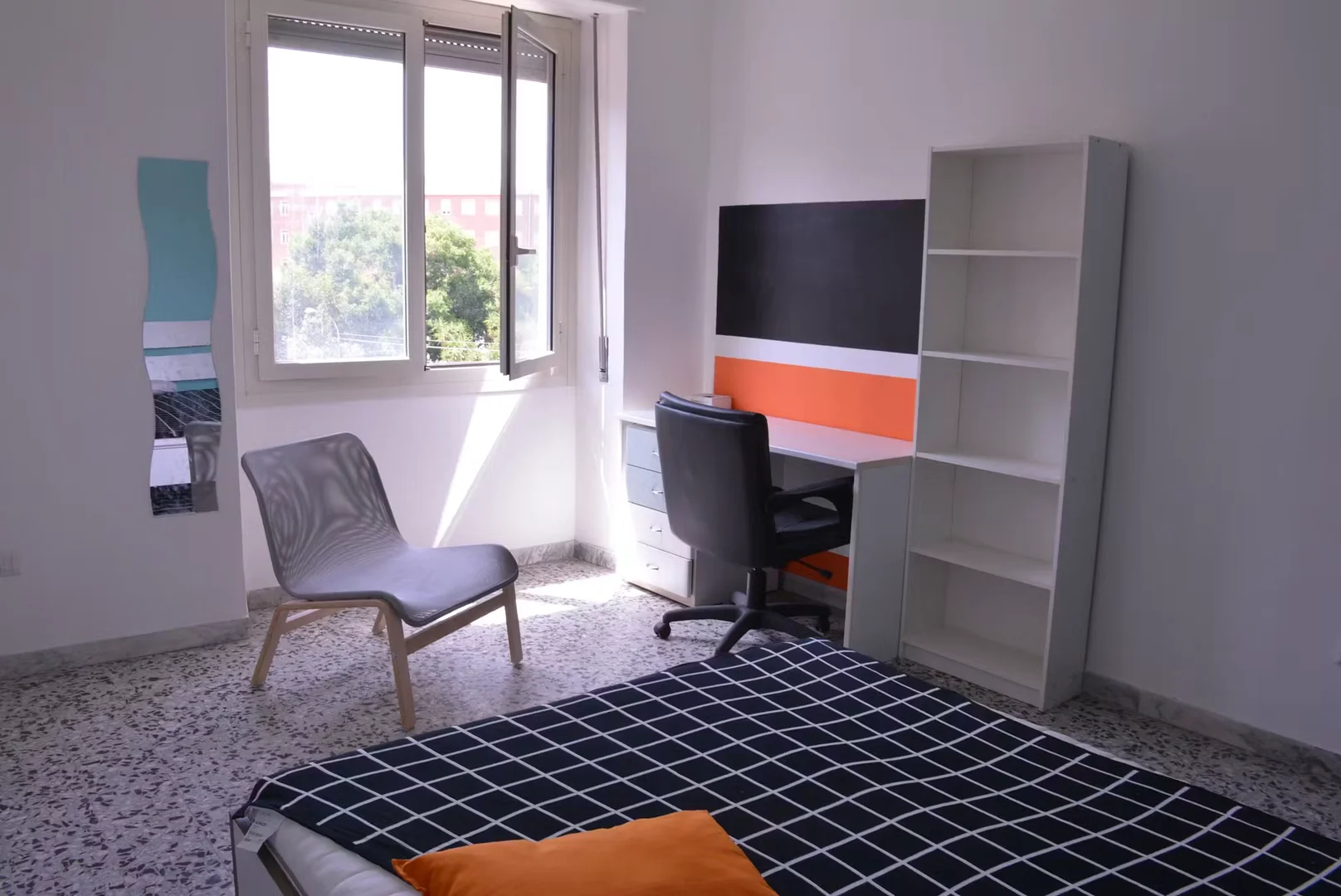 Quarto amigo do estudante em  com comodidades modernas