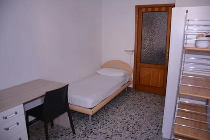 Quarto privado em Via Pola, Stampace, imagem 1 de 9