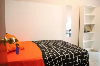 Chambre privée à Via Tigellio, Stampace, image 1 de 10