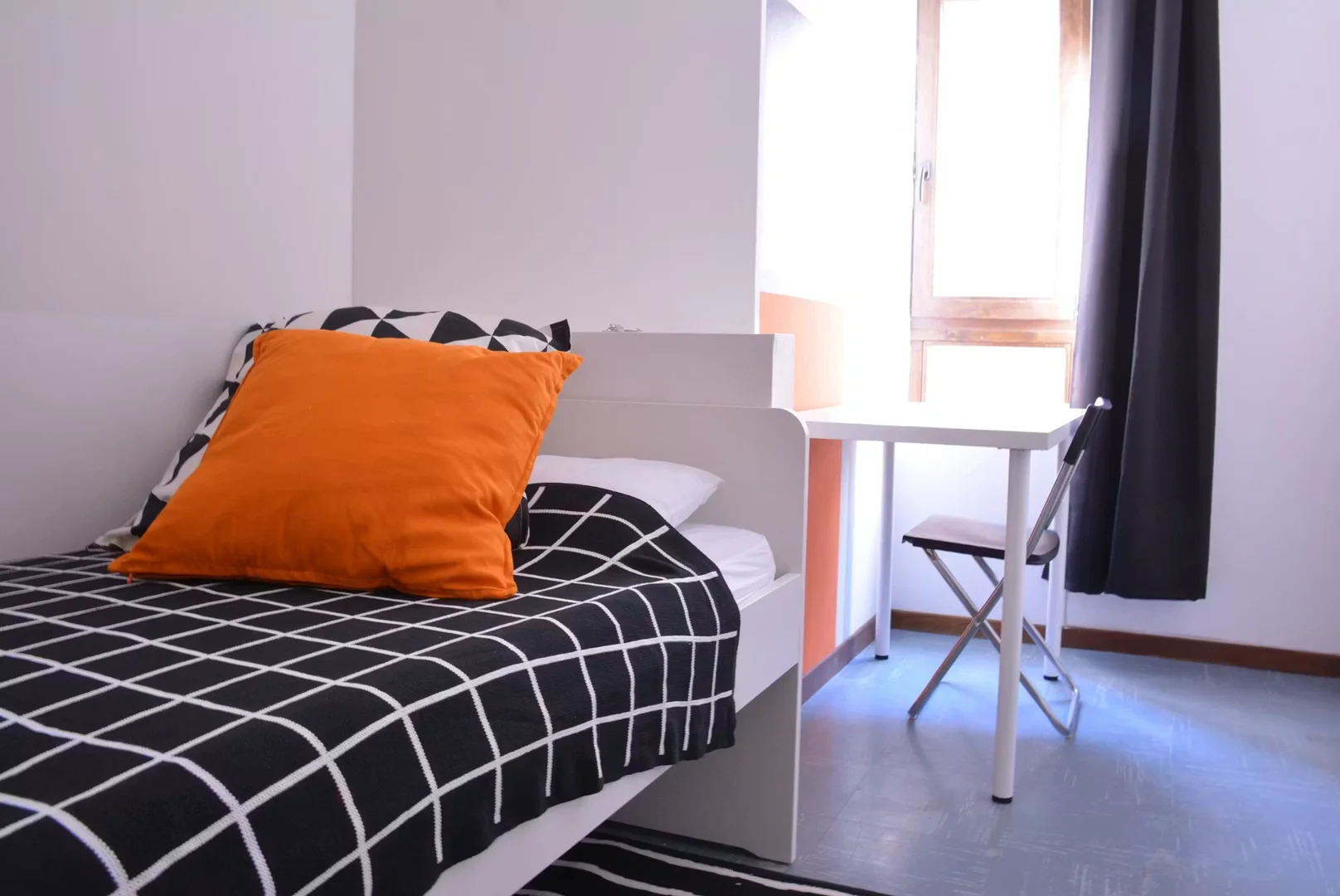 Quarto de estudante económico com localização conveniente em
