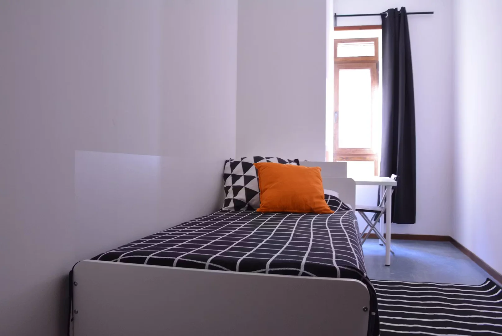 Quarto de estudante económico perto do campus em