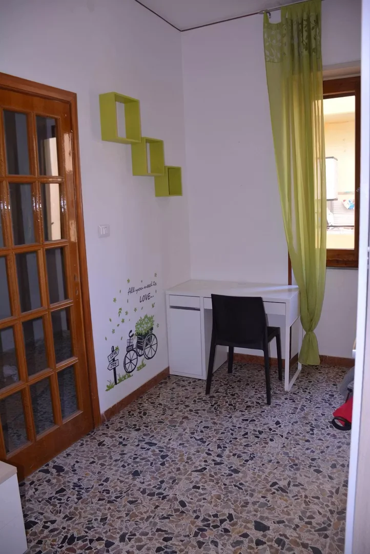 Camera per studenti economica con posizione comoda a 