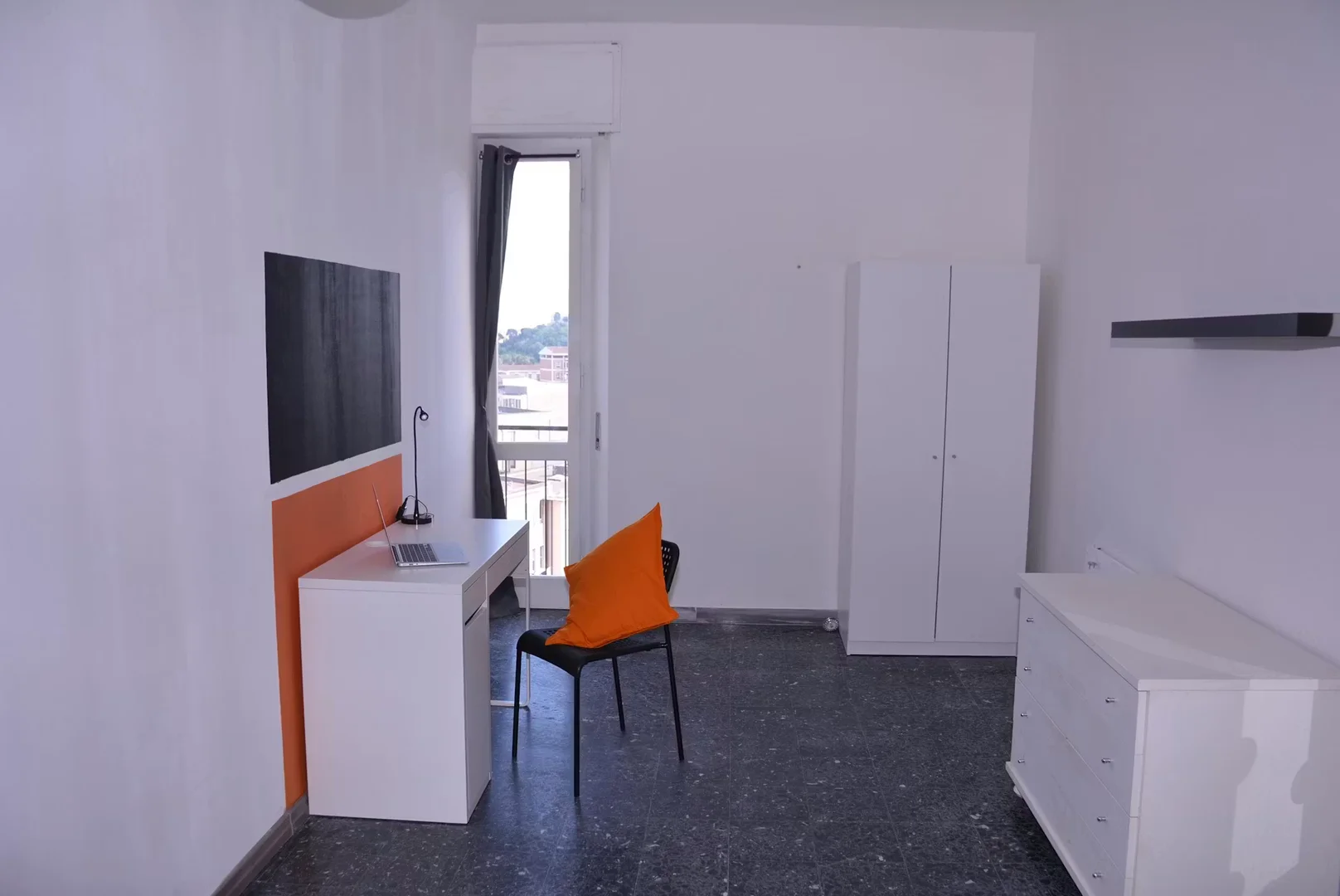 Camera per studenti economica vicino al campus a 