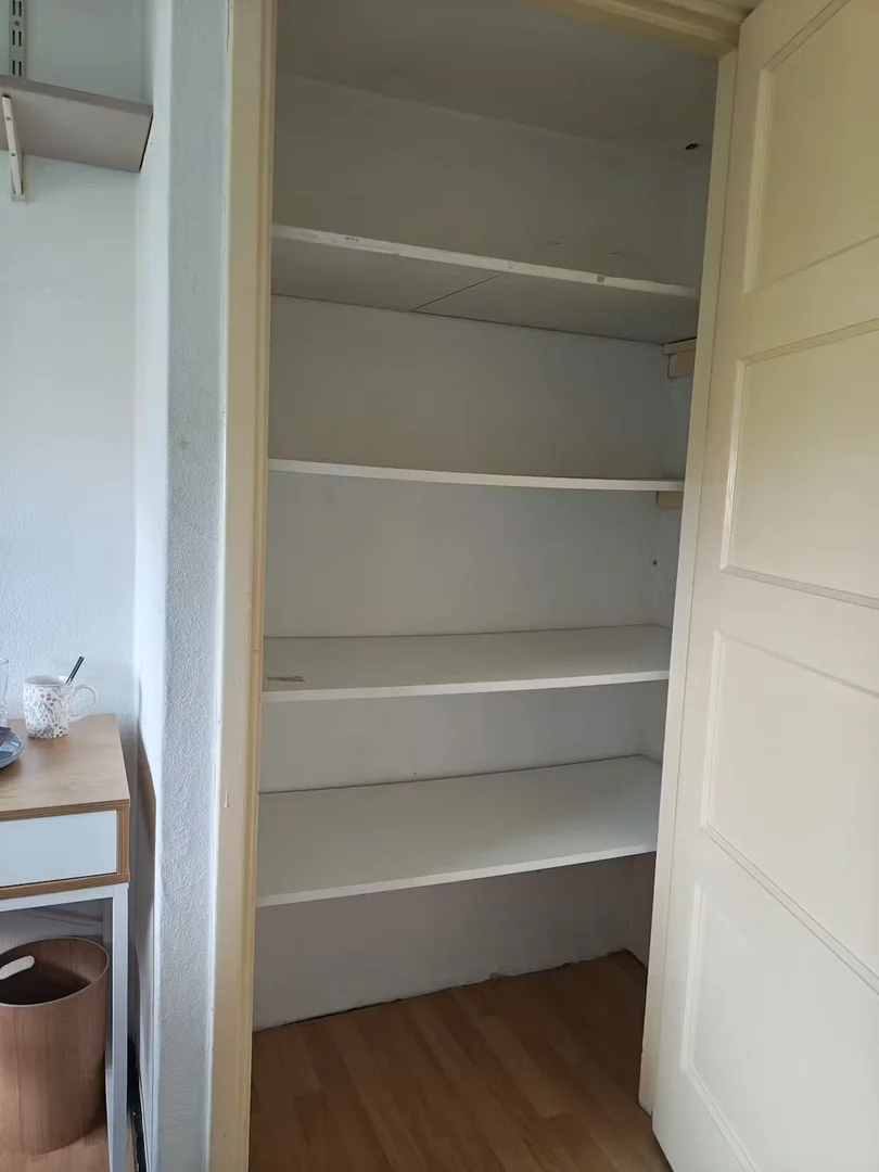 Economical student room with convenient location in 