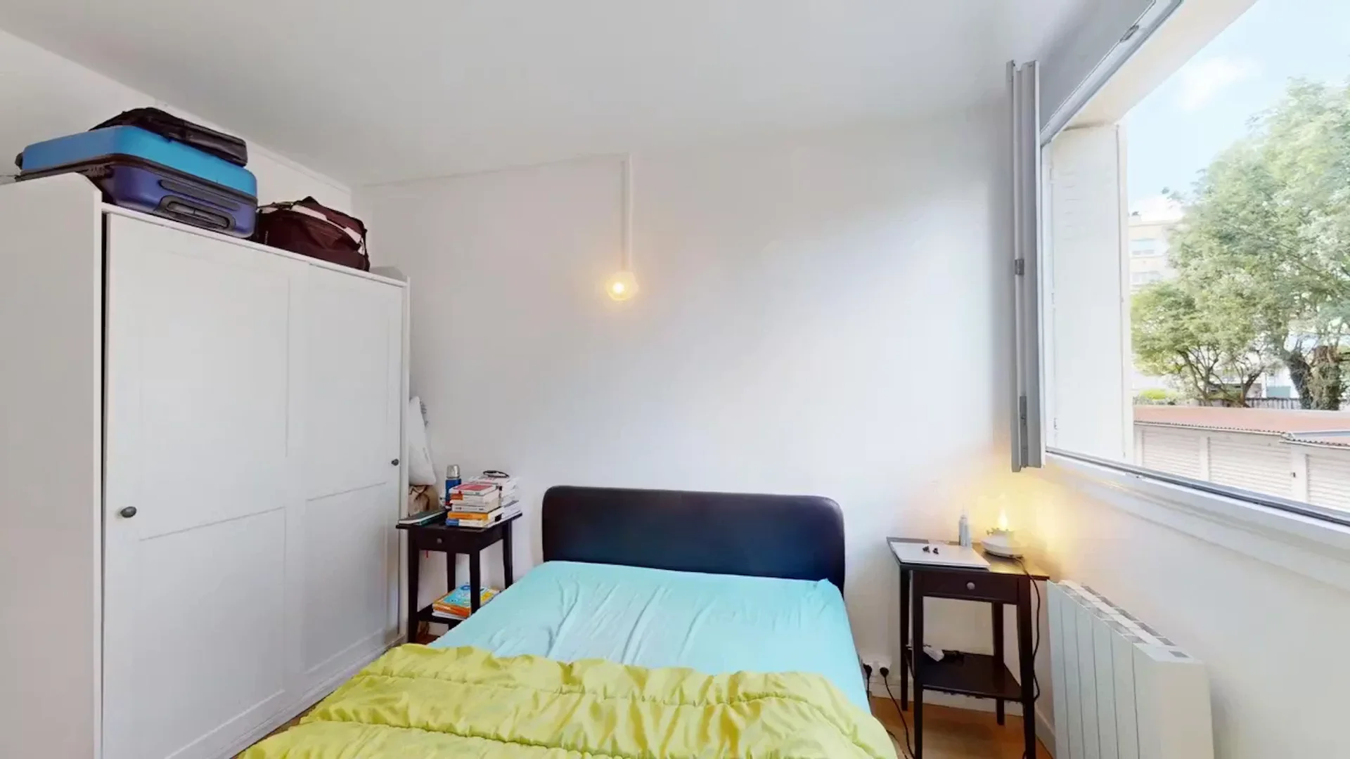 Chambre abordable pour les étudiants avec un bon éclairage dans 
