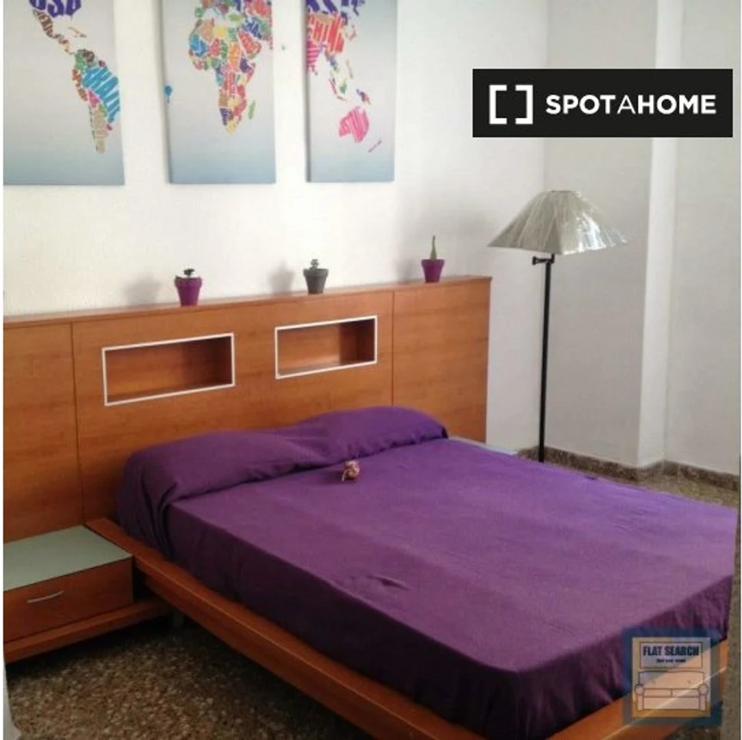 Pokój do wynajęcia z podwójnym łóżkiem w Kartagina