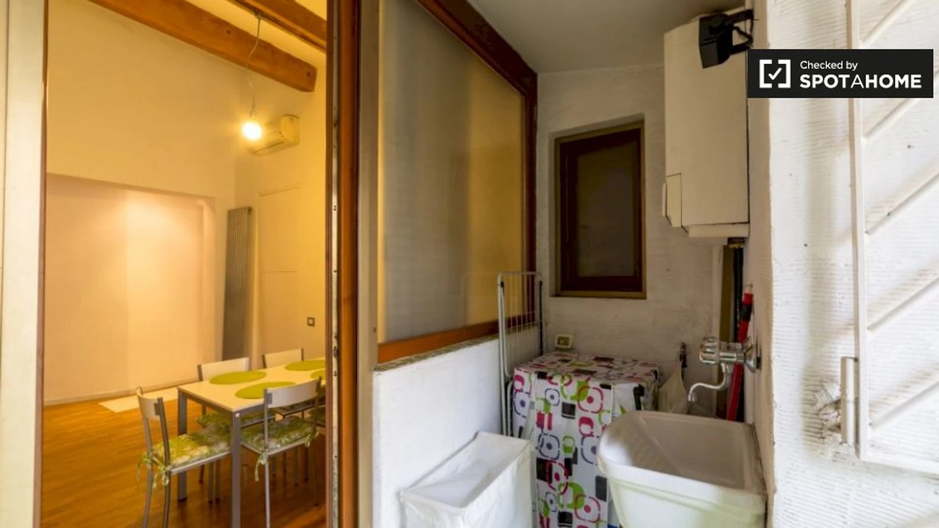 Cheap private room in Florence
