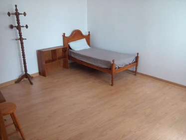 Habitación en alquiler con cama doble Coimbra