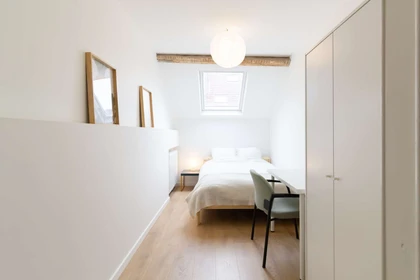 Zimmer mit Doppelbett zu vermieten Schaerbeek