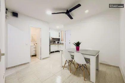 Habitación privada en Carrer de la Lluna, imagen 1 de 10