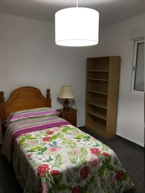 Habitación privada muy luminosa en Murcia