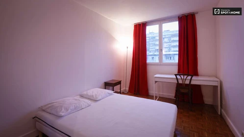 Helles Privatzimmer in Paris