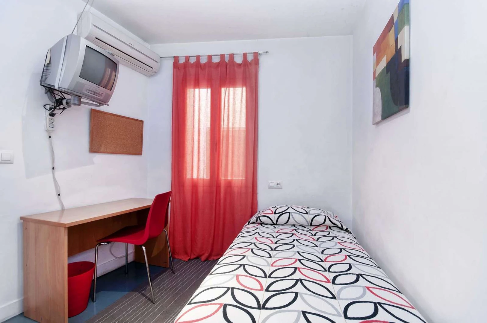 Renting rooms by the month in alicante-alacant