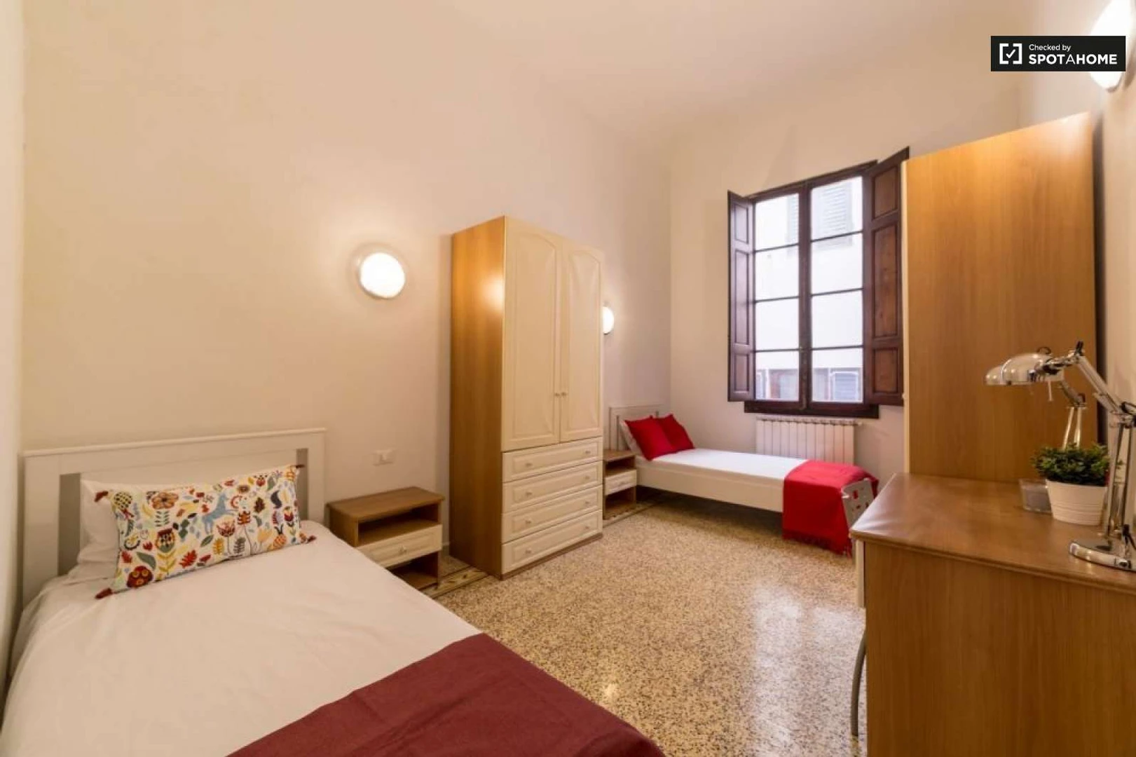 Room for rent with double bed firenze