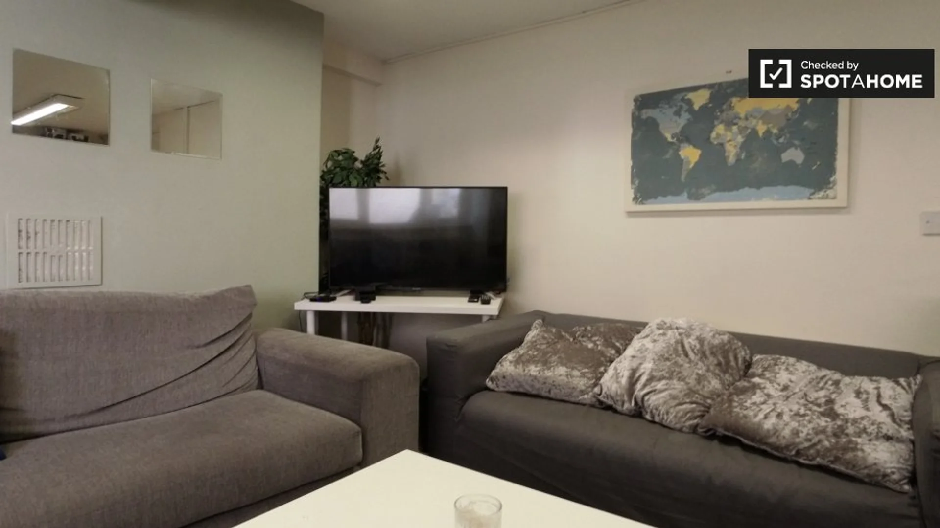 Habitación estudiantil económica con ubicación conveniente en 