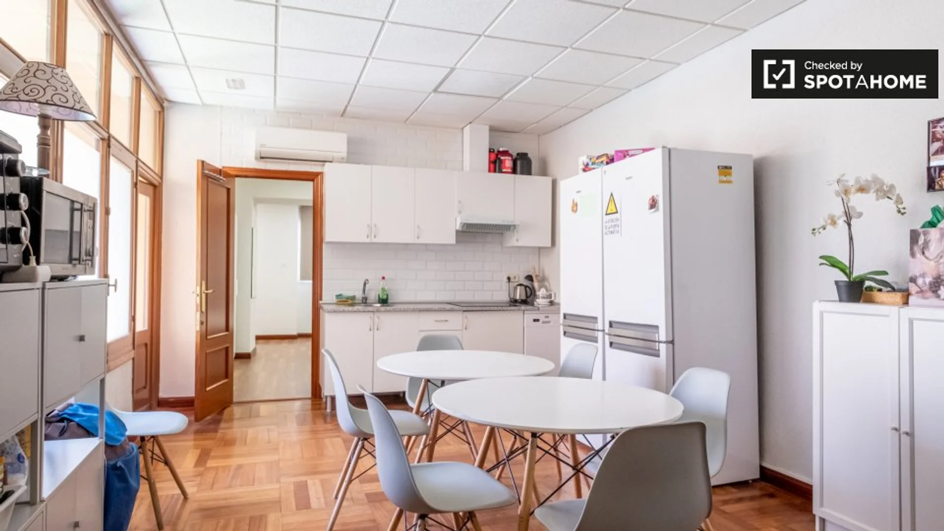 Economical student room with convenient location in 
