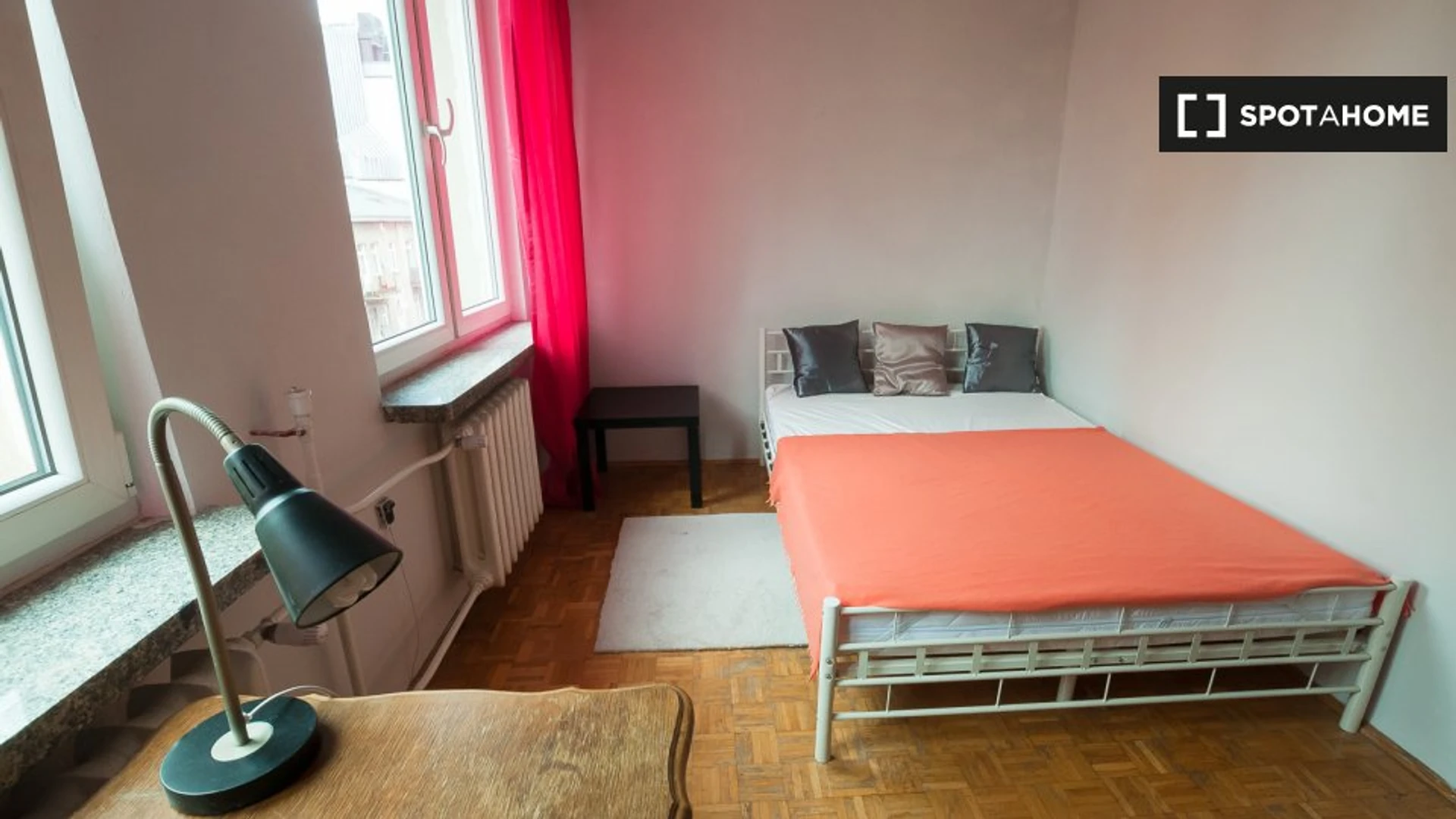 Renting rooms by the month in Warsaw