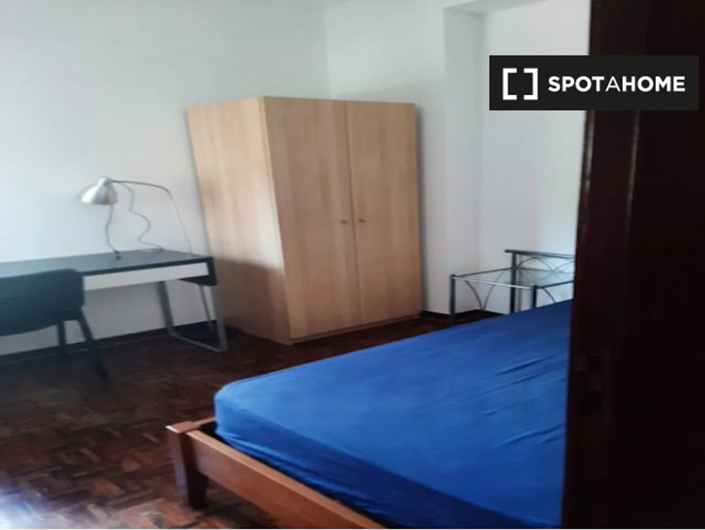 Habitación para estudiantes en  con área de estudio y facilidades compartidas