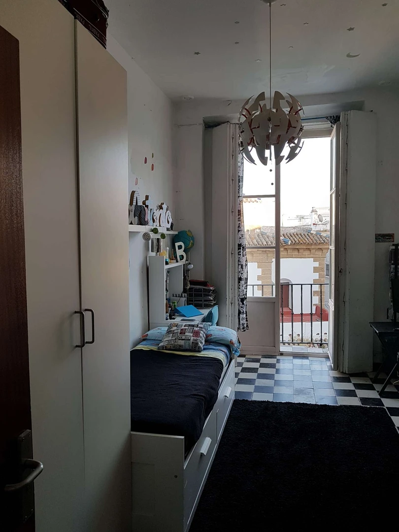 Chambre à louer dans un appartement en colocation à Cadix