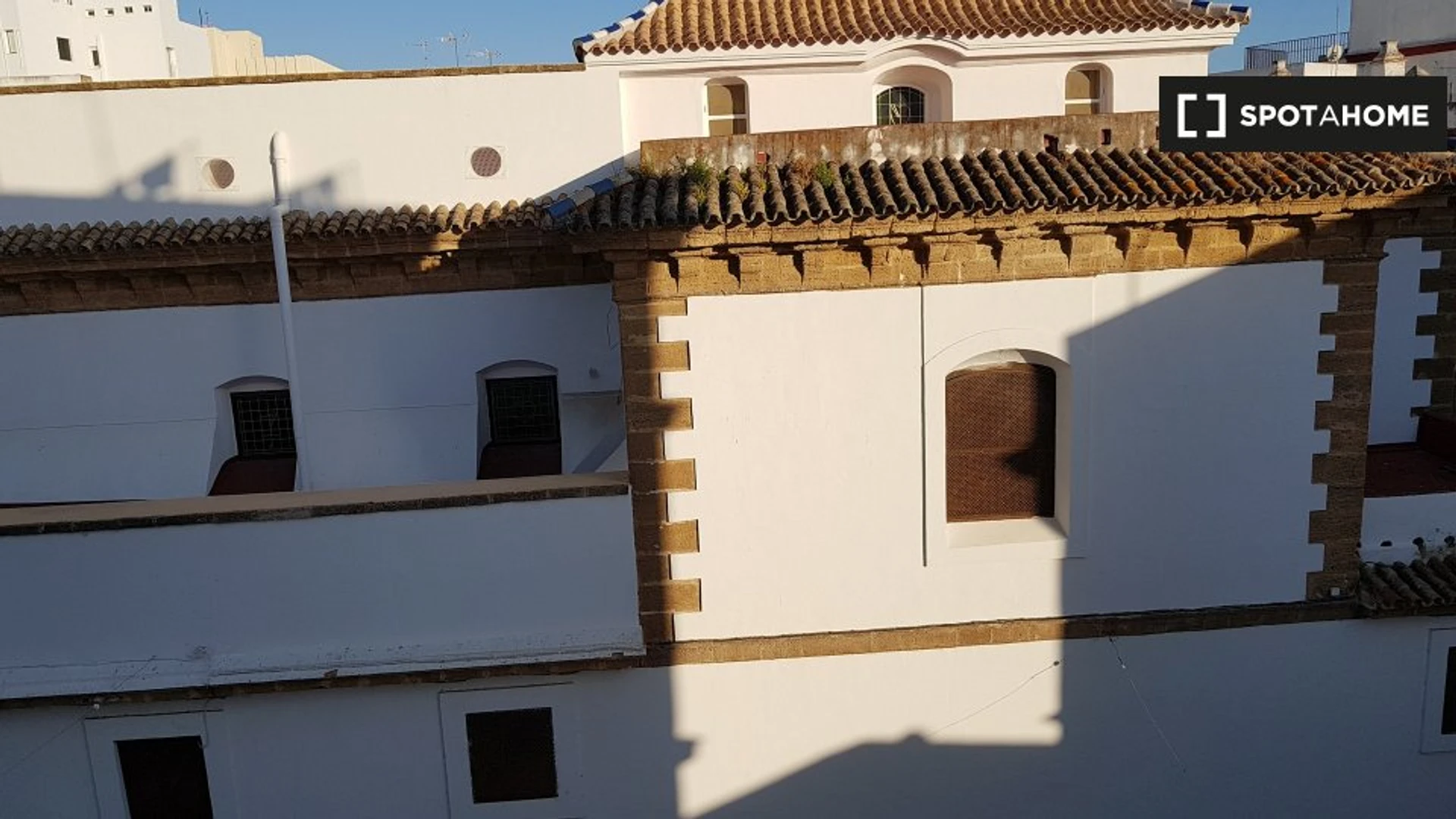 Stanza in affitto in appartamento condiviso a Cádiz
