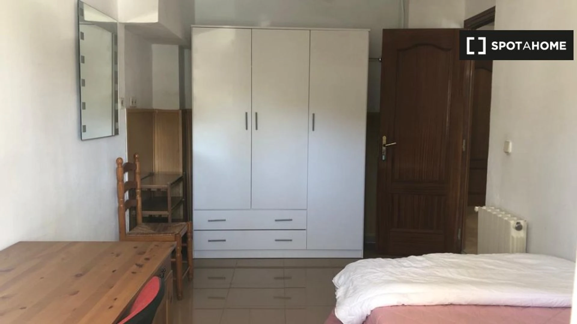 Quarto para alugar com cama de casal em Villaviciosa De Odón