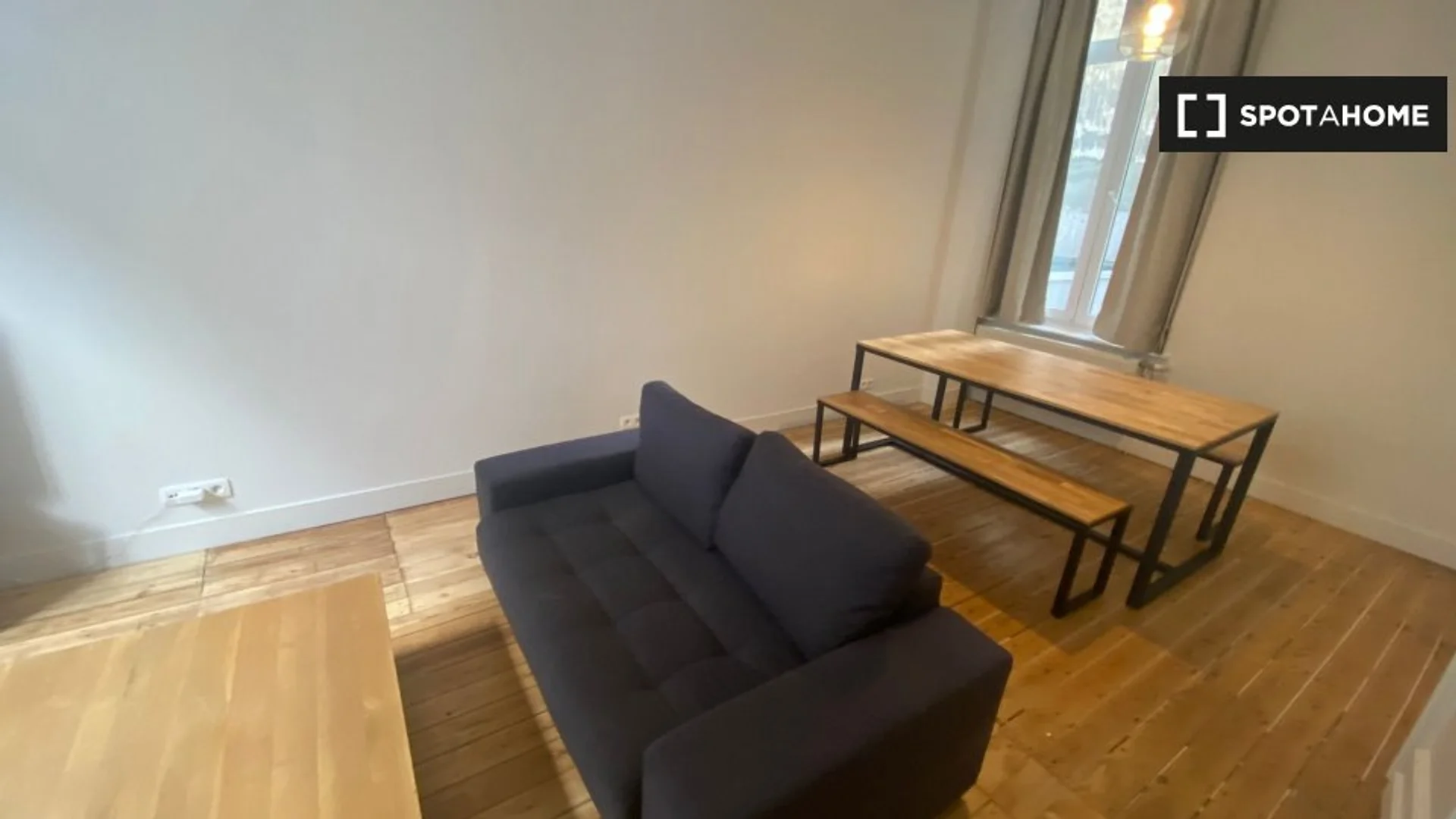 Confortevole e spaziosa stanza per studenti in 